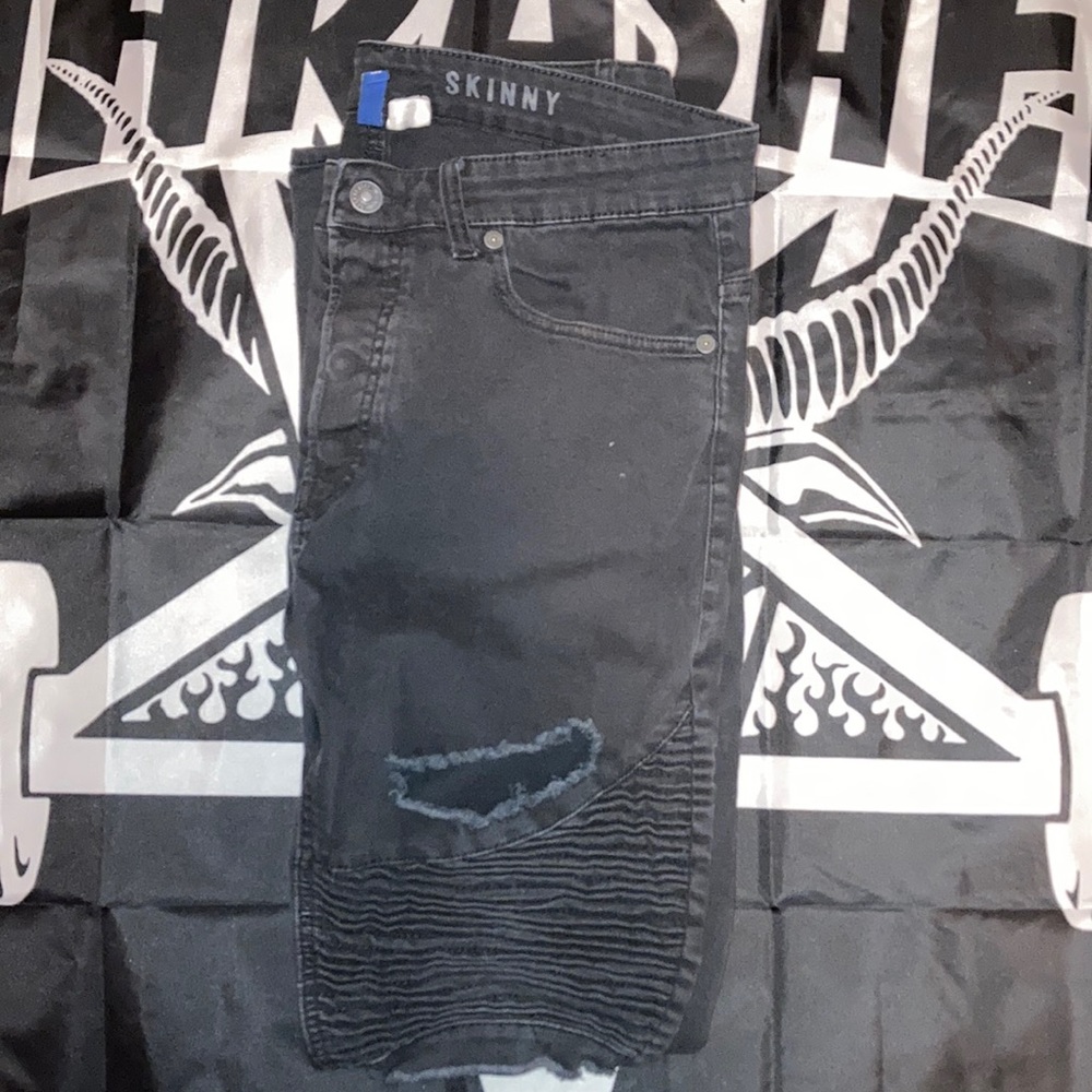 Ripped black skinny jeans